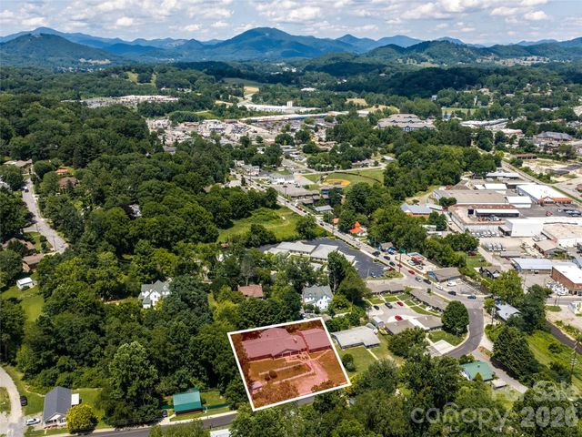 84 Chestnut Park Drive, Waynesville, NC 28786