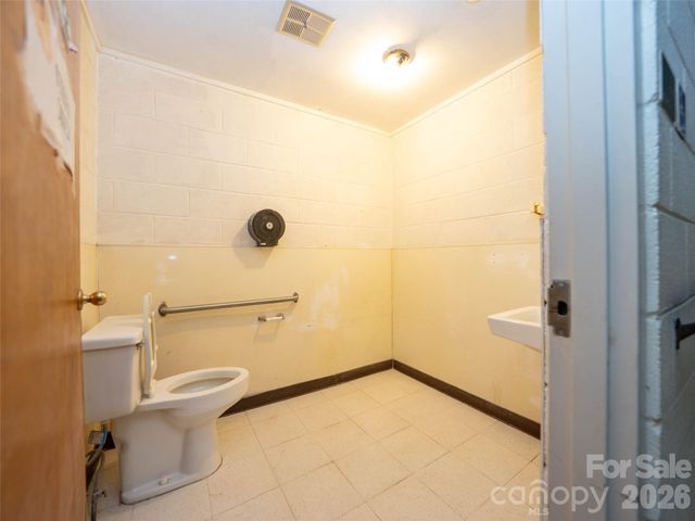 84 Chestnut Park Drive, Waynesville, NC 28786