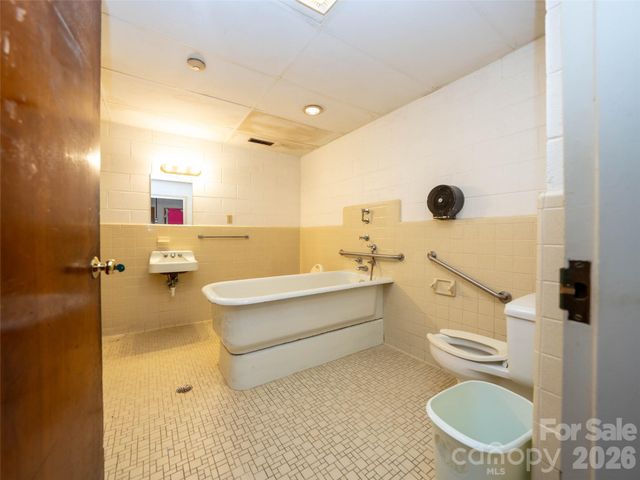 84 Chestnut Park Drive, Waynesville, NC 28786