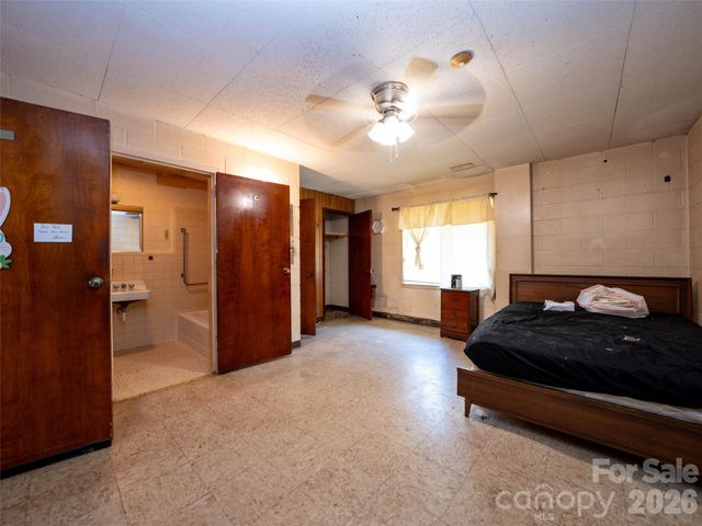 84 Chestnut Park Drive, Waynesville, NC 28786