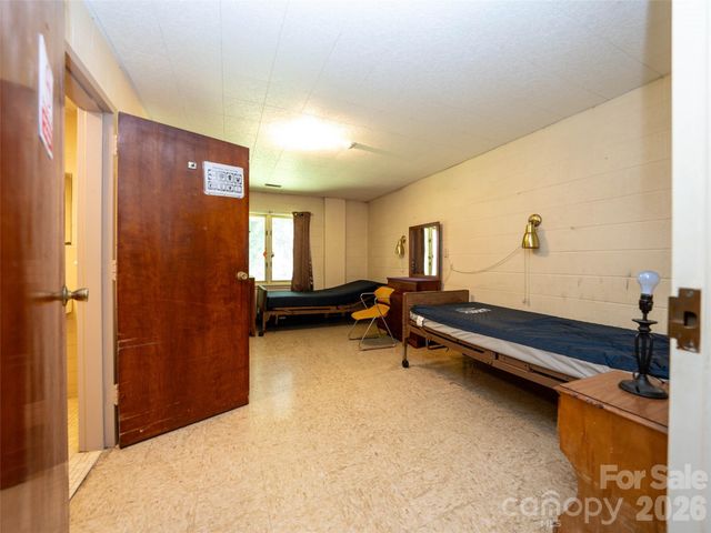 84 Chestnut Park Drive, Waynesville, NC 28786