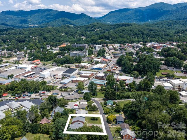84 Chestnut Park Drive, Waynesville, NC 28786
