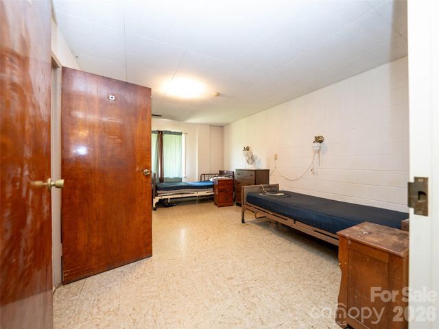 84 Chestnut Park Drive, Waynesville, NC 28786