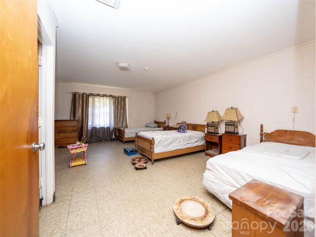 84 Chestnut Park Drive, Waynesville, NC 28786