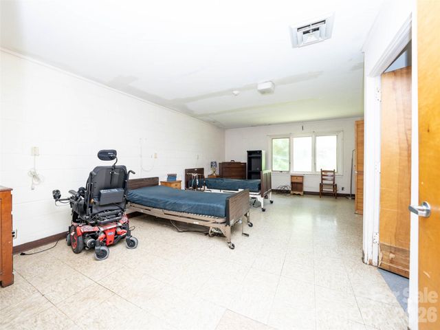84 Chestnut Park Drive, Waynesville, NC 28786