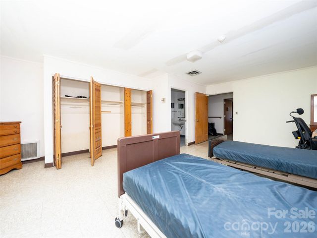 84 Chestnut Park Drive, Waynesville, NC 28786