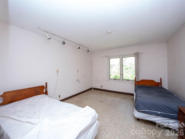 84 Chestnut Park Drive, Waynesville, NC 28786