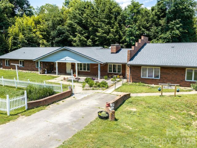 84 Chestnut Park Drive, Waynesville, NC 28786