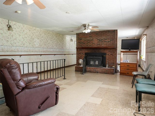 84 Chestnut Park Drive, Waynesville, NC 28786