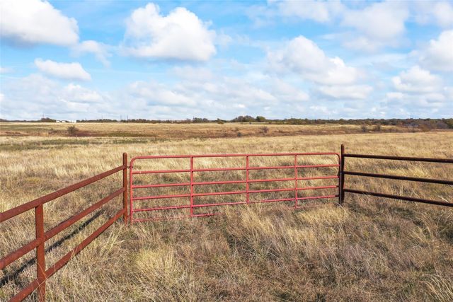 1315 Fm 677 S, St Jo, TX 76265