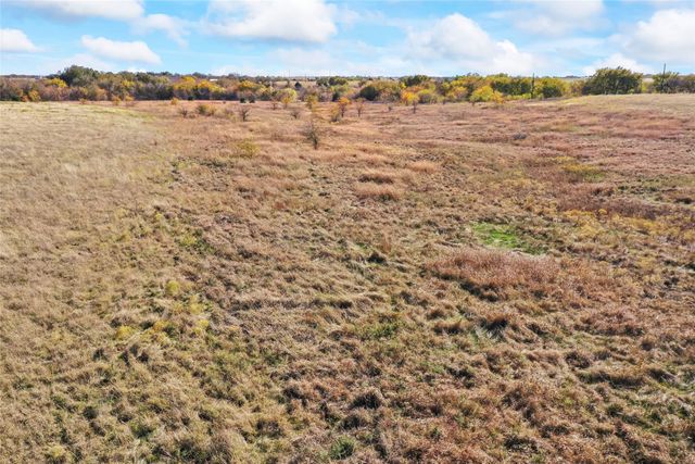 1315 Fm 677 S, St Jo, TX 76265