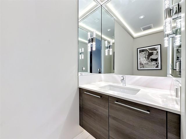 100 1ST AVENUE N 1106, St Petersburg, FL 33701