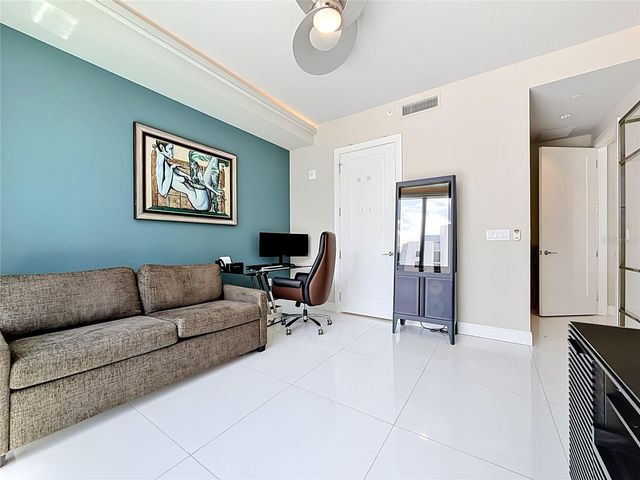 100 1ST AVENUE N 1106, St Petersburg, FL 33701