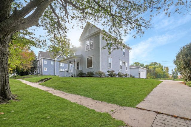 802 Park Street, Reinbeck, IA 50669