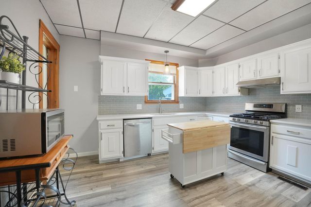 802 Park Street, Reinbeck, IA 50669