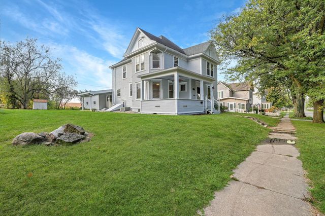 802 Park Street, Reinbeck, IA 50669