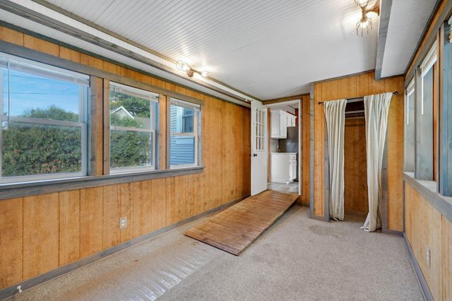 802 Park Street, Reinbeck, IA 50669