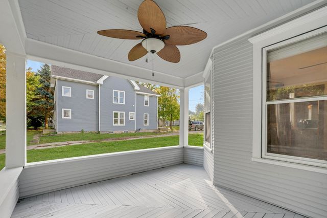 802 Park Street, Reinbeck, IA 50669