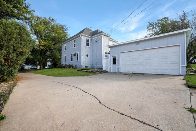 802 Park Street, Reinbeck, IA 50669