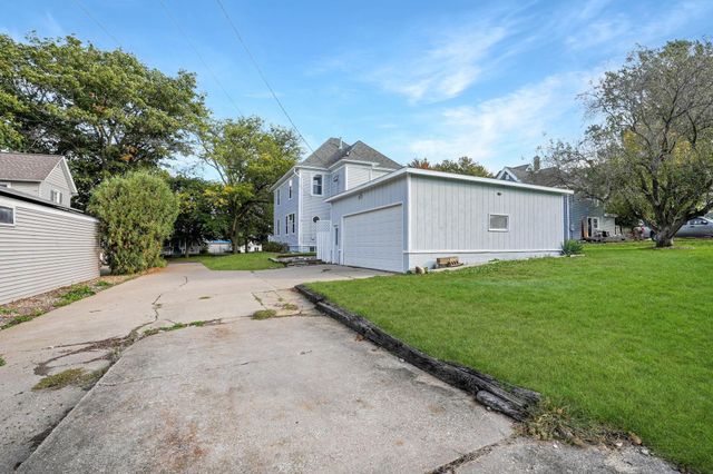802 Park Street, Reinbeck, IA 50669