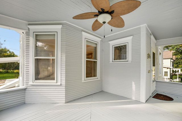 802 Park Street, Reinbeck, IA 50669