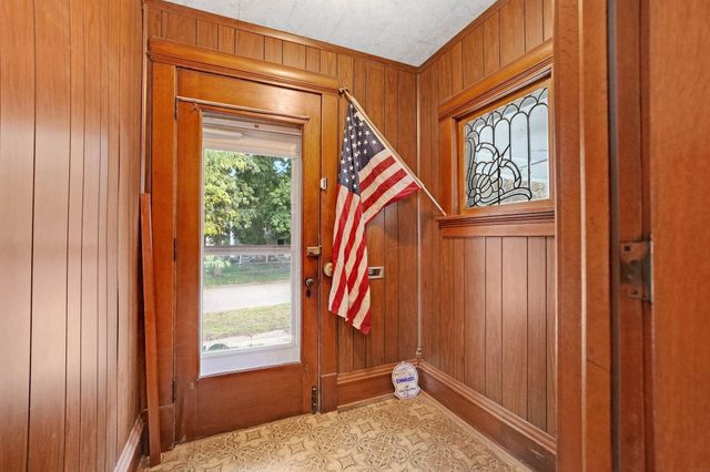 802 Park Street, Reinbeck, IA 50669