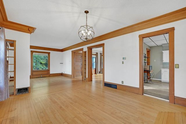 802 Park Street, Reinbeck, IA 50669