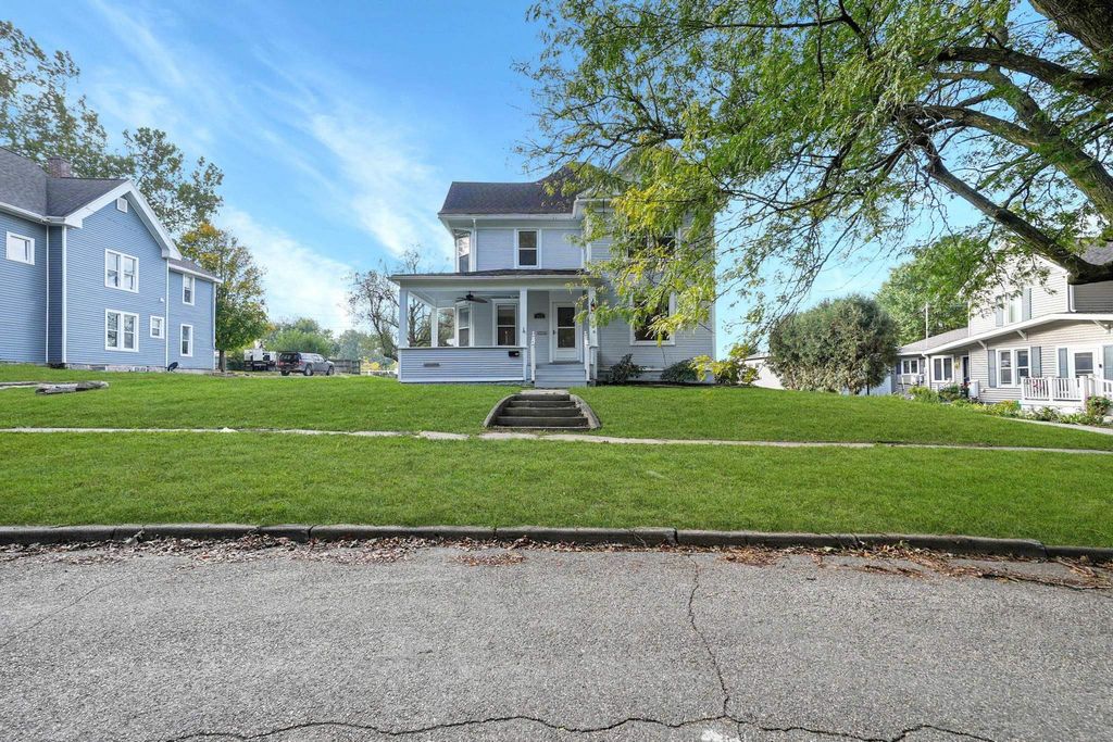 802 Park Street, Reinbeck, IA 50669