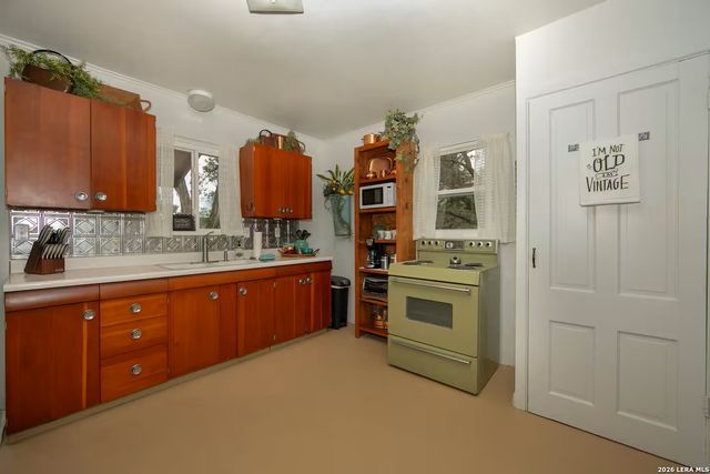 582 Blue Bill Cove Dr., Lakehills, TX 78063