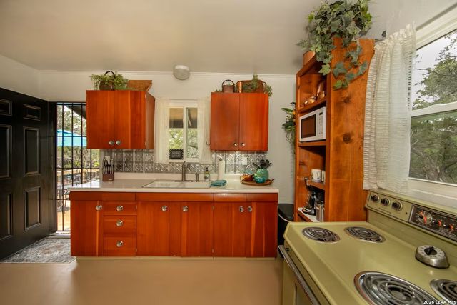 582 Blue Bill Cove Dr., Lakehills, TX 78063