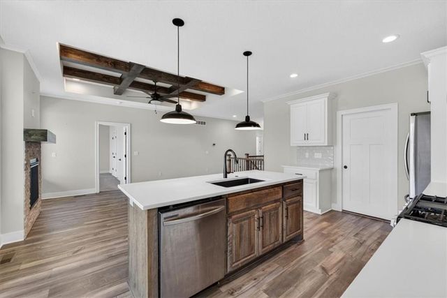 20858 W 190th Place, Spring Hill, KS 66083