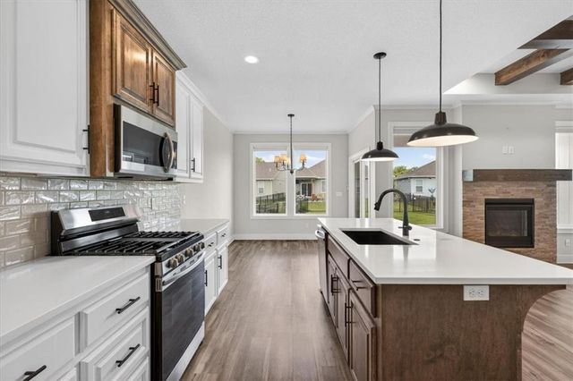 20858 W 190th Place, Spring Hill, KS 66083