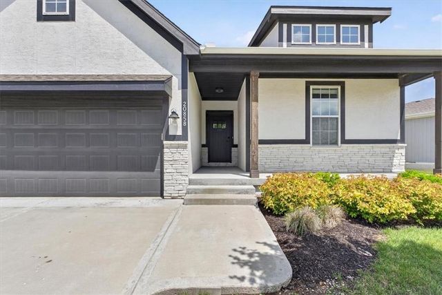20858 W 190th Place, Spring Hill, KS 66083