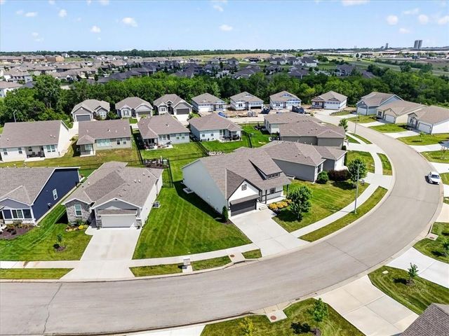 20858 W 190th Place, Spring Hill, KS 66083