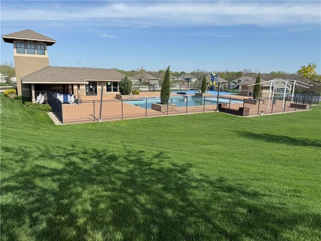 20858 W 190th Place, Spring Hill, KS 66083