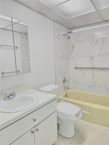 1225 NE 124th St 32B, North Miami, FL 33161