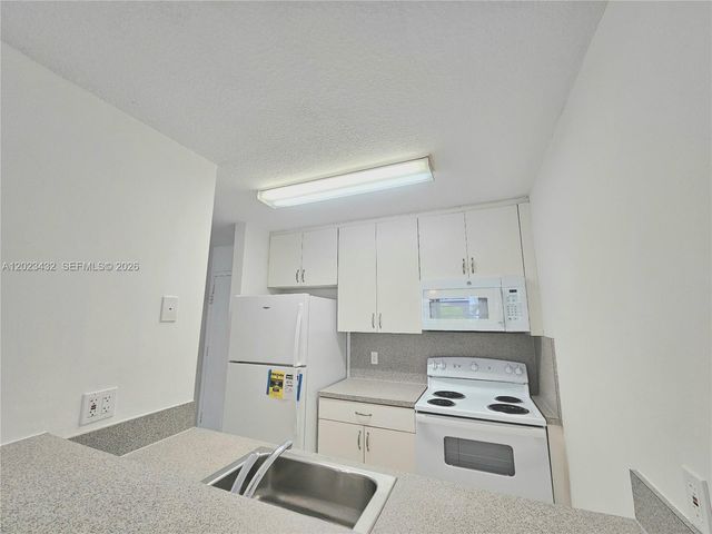 1225 NE 124th St 32B, North Miami, FL 33161