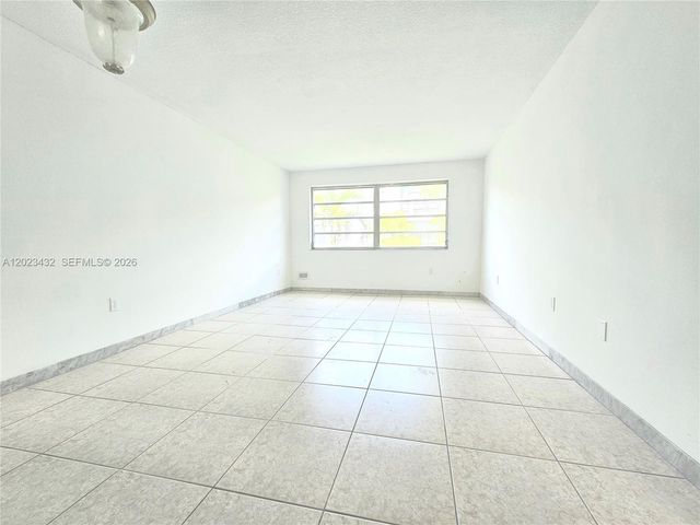 1225 NE 124th St 32B, North Miami, FL 33161