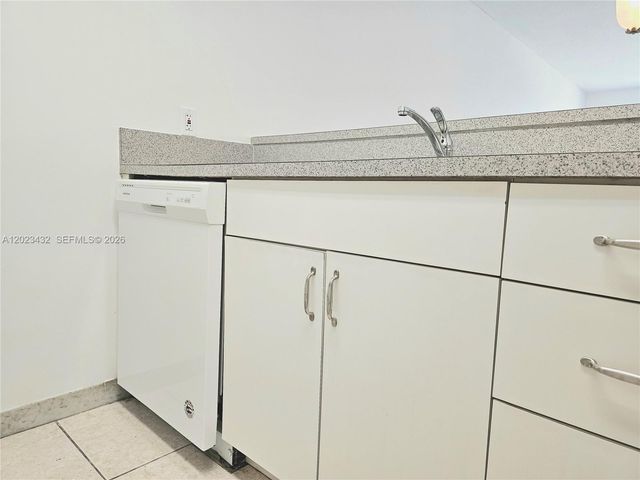 1225 NE 124th St 32B, North Miami, FL 33161