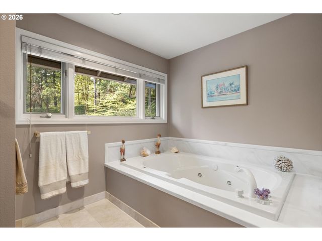 701 TERRACE Dr, Lake Oswego, OR 97034