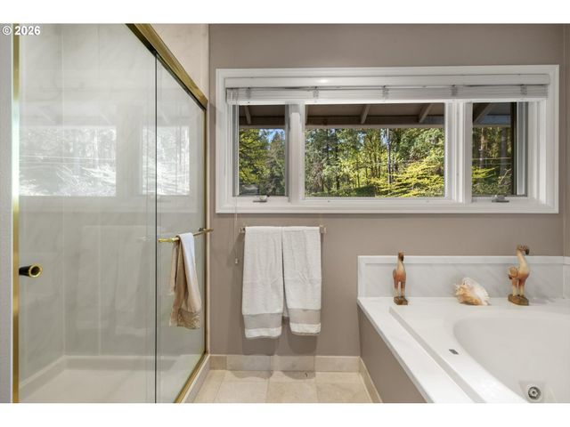 701 TERRACE Dr, Lake Oswego, OR 97034