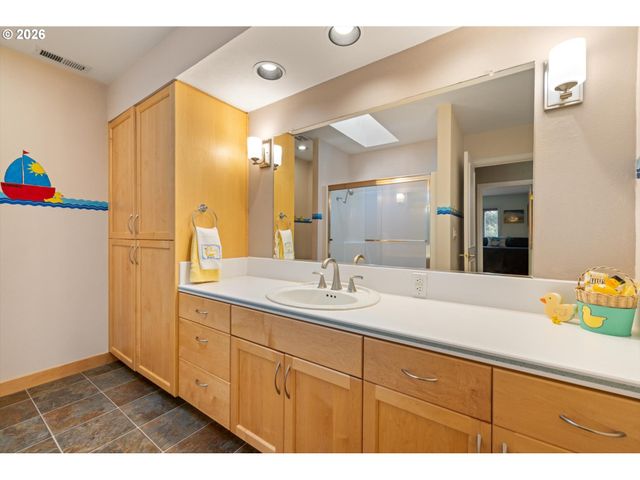 701 TERRACE Dr, Lake Oswego, OR 97034