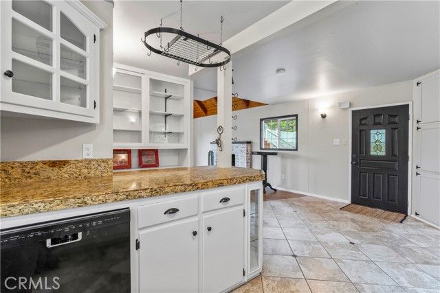 344 Grass Valley Road, Lake Arrowhead, CA 92352