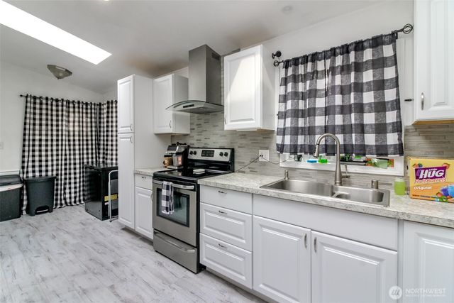 19711 68th Avenue E, Spanaway, WA 98387