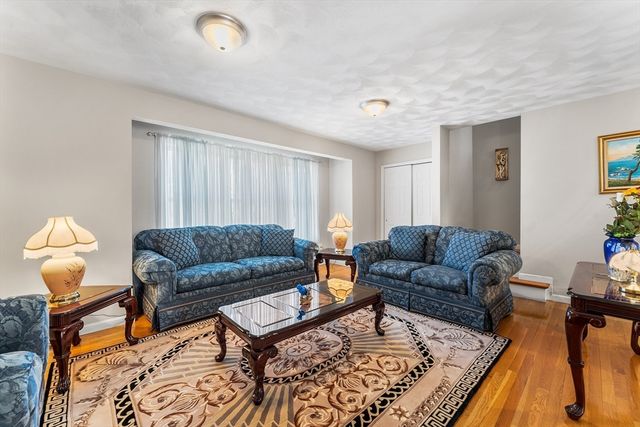 1 Hayward St 1, Ipswich, MA 01938