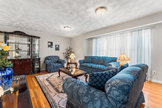 1 Hayward St 1, Ipswich, MA 01938