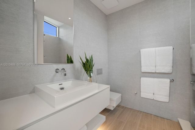 7815 Atlantic Way, Miami Beach, FL 33141
