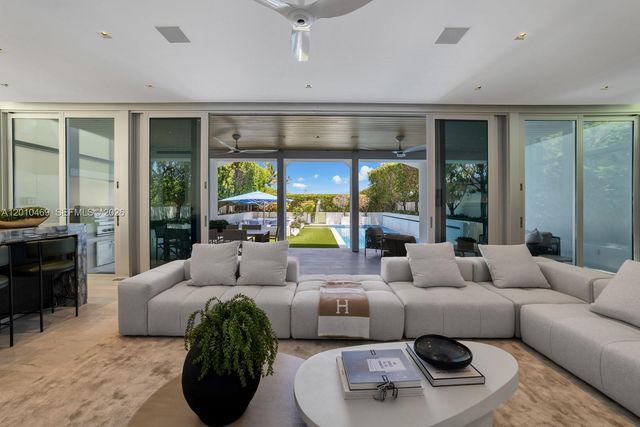 7815 Atlantic Way, Miami Beach, FL 33141
