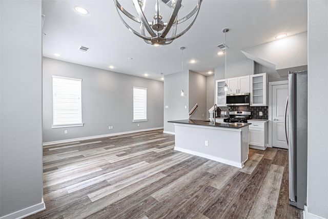 6725 Parker Oaks Lane, Houston, TX 77076