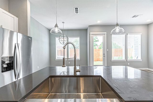 6725 Parker Oaks Lane, Houston, TX 77076